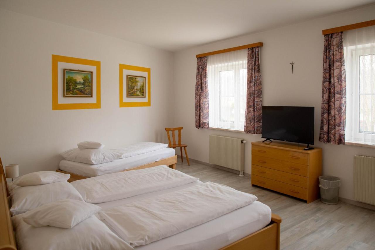 Pension Christine Grossweikersdorf Extérieur photo