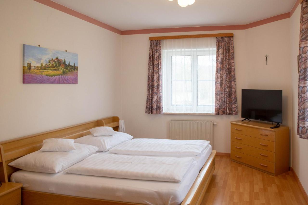 Pension Christine Grossweikersdorf Extérieur photo