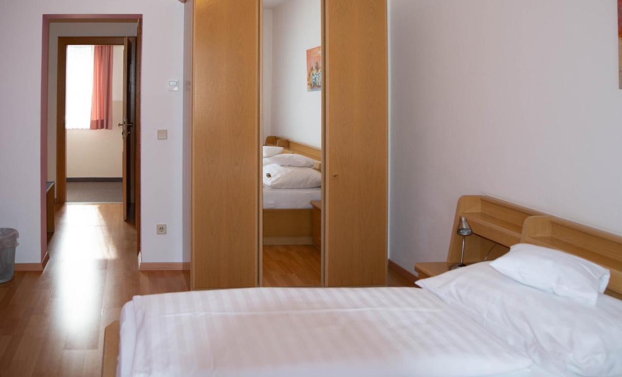 Pension Christine Grossweikersdorf Extérieur photo