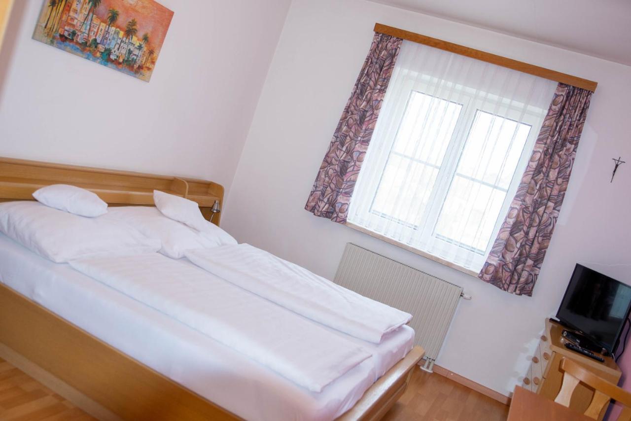 Pension Christine Grossweikersdorf Extérieur photo