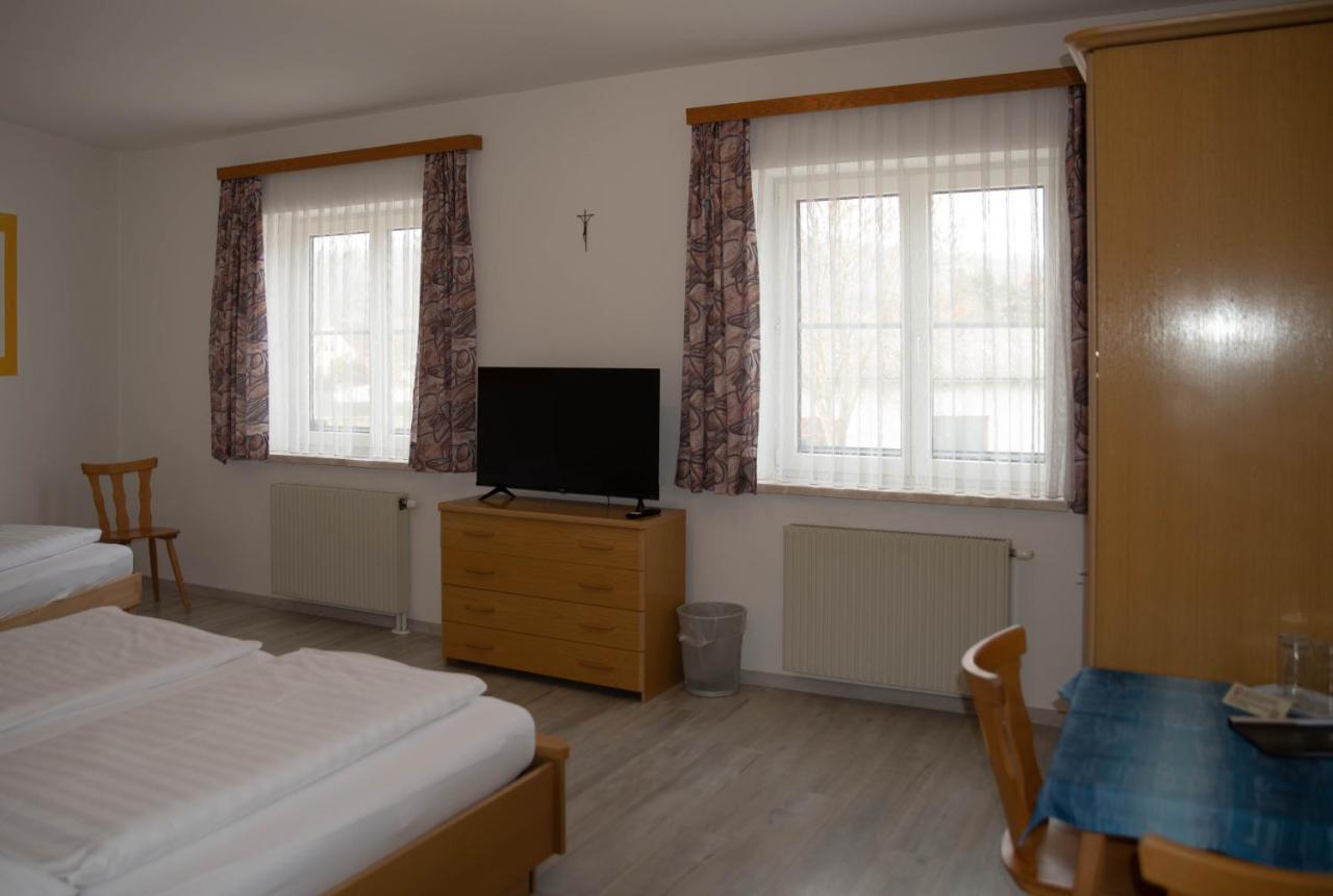 Pension Christine Grossweikersdorf Extérieur photo