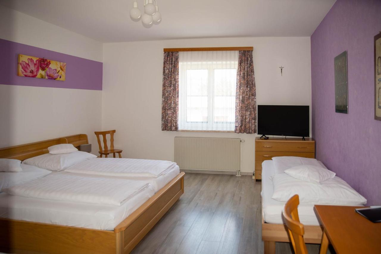 Pension Christine Grossweikersdorf Extérieur photo